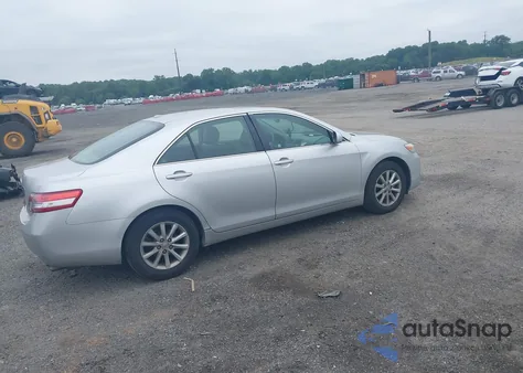 2010 Toyota Camry Xle z USA, uszkodzony, nr VIN 4T1BF3EK0AU102102